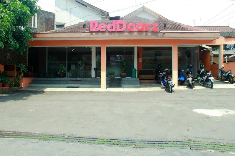 Reddoorz Syariah Near Btc Fashion Mall Bandung Extérieur photo